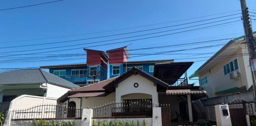 House in Pattaya, Thailand 3 bedrooms № 209812