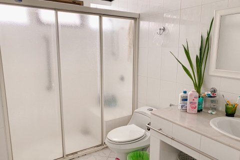 House in Pattaya, Thailand 5 bedrooms № 153582 - photo 15