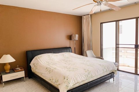 House in Pattaya, Thailand 5 bedrooms № 153582 - photo 13