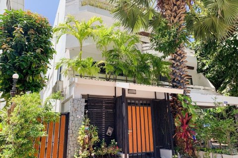 House in Pattaya, Thailand 5 bedrooms № 153582 - photo 1