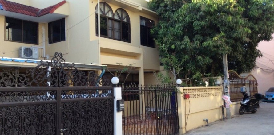 House in Pattaya, Thailand 3 bedrooms № 172097