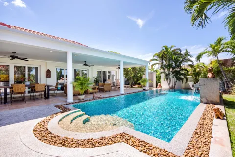 Вилла в Хуа Хине, Таиланд с 4 спальнями  № 148946 - фото 10