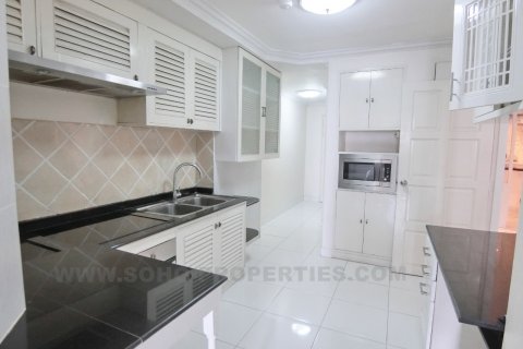 Condo in Bangkok, Thailand, 3 bedrooms  № 144149 - photo 20