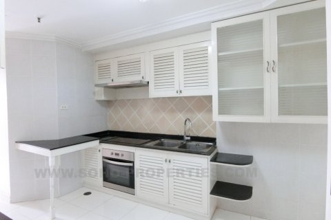 Condo in Bangkok, Thailand, 3 bedrooms  № 144149 - photo 19