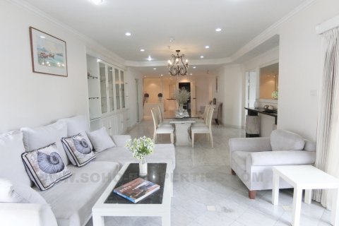 Condo in Bangkok, Thailand, 3 bedrooms  № 144149 - photo 8