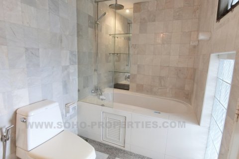 Condo in Bangkok, Thailand, 3 bedrooms  № 144149 - photo 16