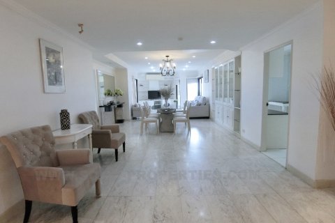Condo in Bangkok, Thailand, 3 bedrooms  № 144149 - photo 4
