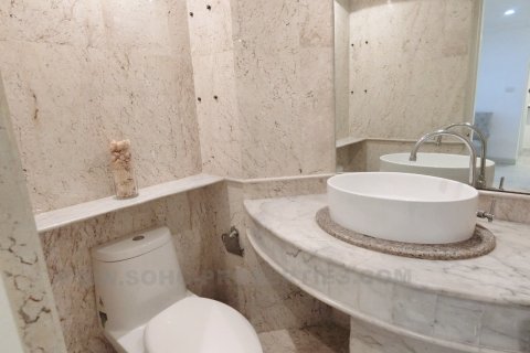Condo in Bangkok, Thailand, 3 bedrooms  № 144149 - photo 15