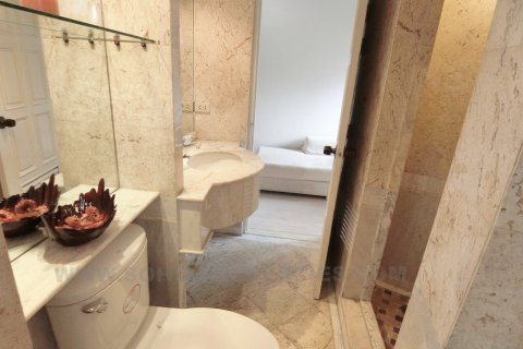 Condo in Bangkok, Thailand, 3 bedrooms  № 144149 - photo 11