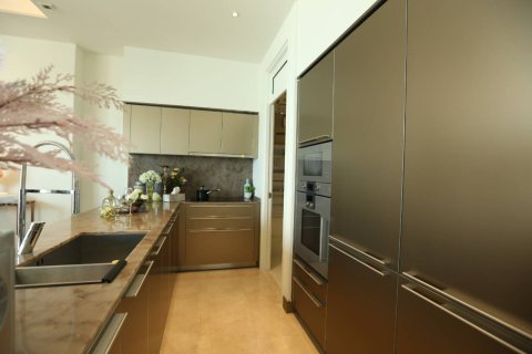 Condo in Bangkok, Thailand, 3 bedrooms  № 180914 - photo 9