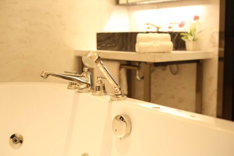 Condo in Bangkok, Thailand, 3 bedrooms  № 180914 - photo 17