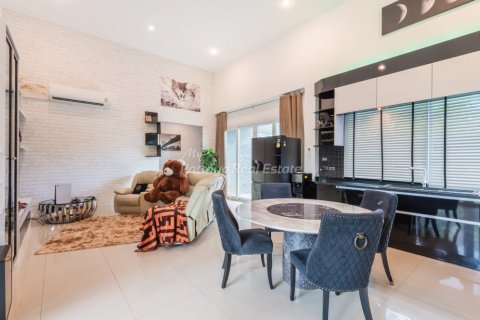 House in Sattahip, Thailand 4 bedrooms № 162416 - photo 4