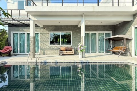 House in Sattahip, Thailand 4 bedrooms № 162416 - photo 2
