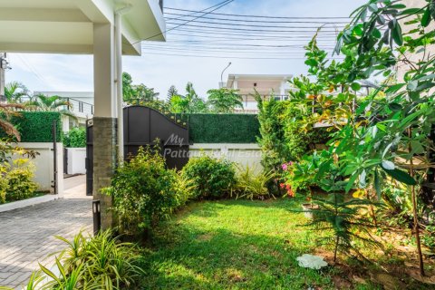 House in Sattahip, Thailand 4 bedrooms № 162416 - photo 25