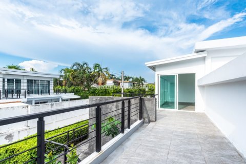House in Sattahip, Thailand 4 bedrooms № 162416 - photo 29