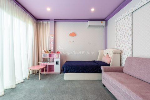 House in Sattahip, Thailand 4 bedrooms № 162416 - photo 13