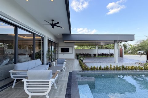 Villa in Pattaya, Thailand 3 bedrooms № 162355 - photo 2