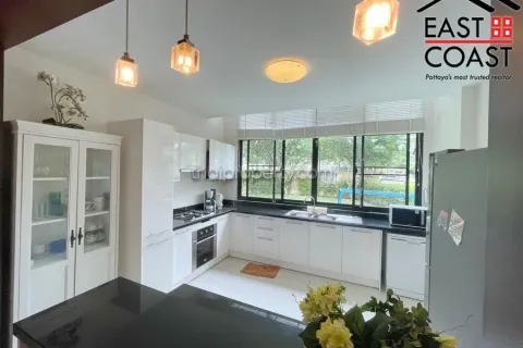 Casa de 4 dormitorios en Pattaya, Tailandia № 212777 - foto 10