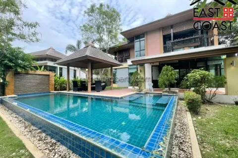 Casa de 4 dormitorios en Pattaya, Tailandia № 212777 - foto 3