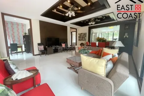 Casa de 4 dormitorios en Pattaya, Tailandia № 212777 - foto 7