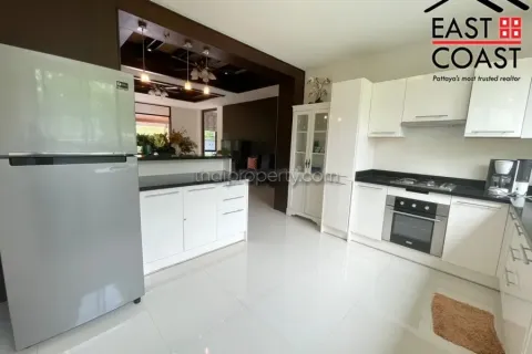 Casa de 4 dormitorios en Pattaya, Tailandia № 212777 - foto 11