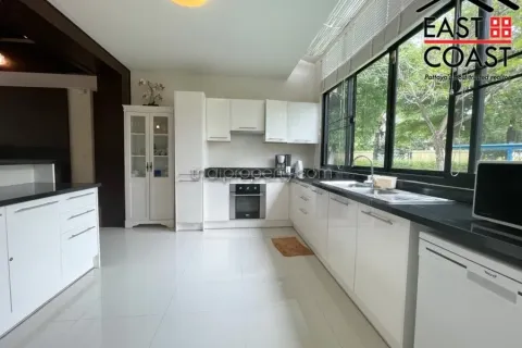 Casa de 4 dormitorios en Pattaya, Tailandia № 212777 - foto 12