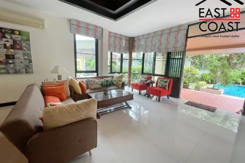 Casa de 4 dormitorios en Pattaya, Tailandia № 212777 - foto 18