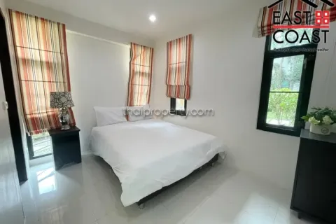 Casa de 4 dormitorios en Pattaya, Tailandia № 212777 - foto 15
