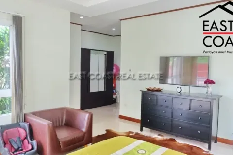 Casa de 5 dormitorios en Pattaya, Tailandia № 212775 - foto 16