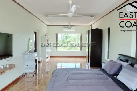 Casa de 5 dormitorios en Pattaya, Tailandia № 212775 - foto 30