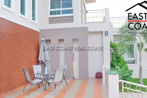 Casa de 5 dormitorios en Pattaya, Tailandia № 212775 - foto 5