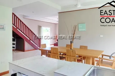 Casa de 5 dormitorios en Pattaya, Tailandia № 212775 - foto 11