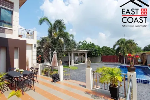 Casa de 5 dormitorios en Pattaya, Tailandia № 212775 - foto 3