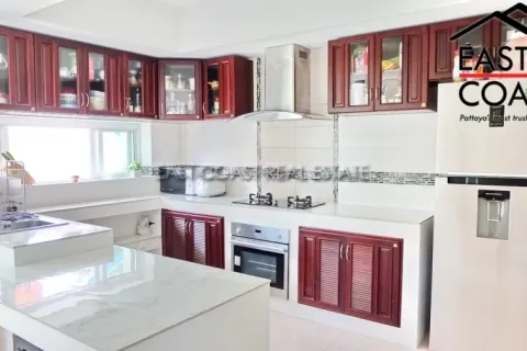 Casa de 5 dormitorios en Pattaya, Tailandia № 212775 - foto 10