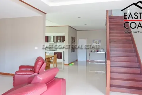 Casa de 5 dormitorios en Pattaya, Tailandia № 212775 - foto 8