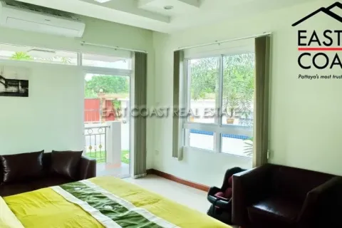 Casa de 5 dormitorios en Pattaya, Tailandia № 212775 - foto 15