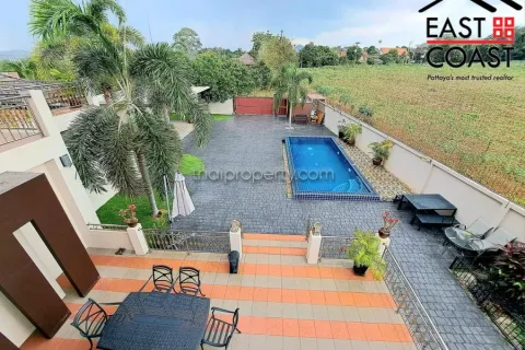 Casa de 5 dormitorios en Pattaya, Tailandia № 212775 - foto 4