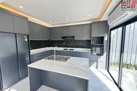 Casa de 3 dormitorios en Pattaya, Tailandia № 212779 - foto 11
