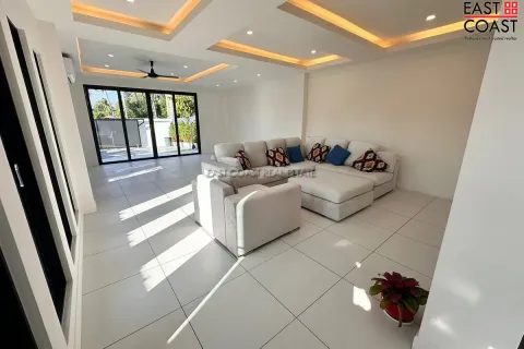 Casa de 3 dormitorios en Pattaya, Tailandia № 212779 - foto 10