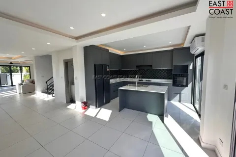 Casa de 3 dormitorios en Pattaya, Tailandia № 212779 - foto 7