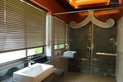 Casa de 5 dormitorios en Pattaya, Tailandia № 212778 - foto 14