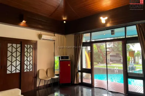 Casa de 5 dormitorios en Pattaya, Tailandia № 212778 - foto 5