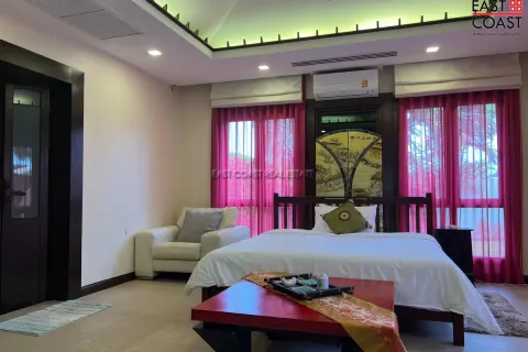 Casa de 5 dormitorios en Pattaya, Tailandia № 212778 - foto 11