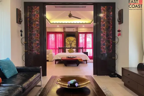 Casa de 5 dormitorios en Pattaya, Tailandia № 212778 - foto 8