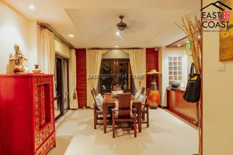 Casa de 5 dormitorios en Pattaya, Tailandia № 212778 - foto 2
