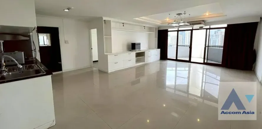 Condo in Watthana, Bangkok, Thailand, 2 bedrooms № 214508