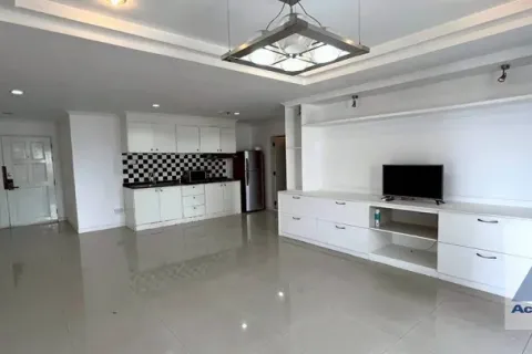 Condo in Watthana, Bangkok, Thailand, 2 bedrooms № 214508 - photo 2