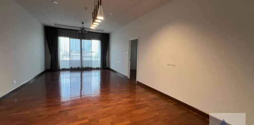 Condominio de 3 dormitorios en Sathon, Bangkok, Tailandia № 214507