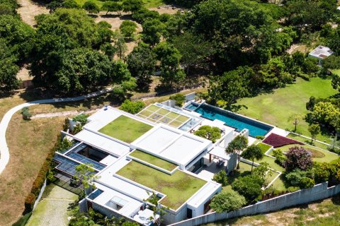 House in Pattaya, Thailand 5 bedrooms № 180465 - photo 3