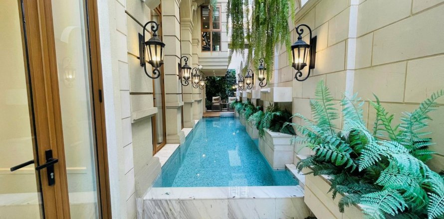 Maison à Bangkok, Thaïlande 4 chambres № 180470